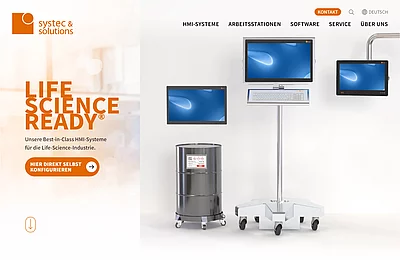 Screenshot der Startseite der Website systec.de die drei verschiedene HMI-Geräte mit der Überschrift "Life Science Ready" zeigt.